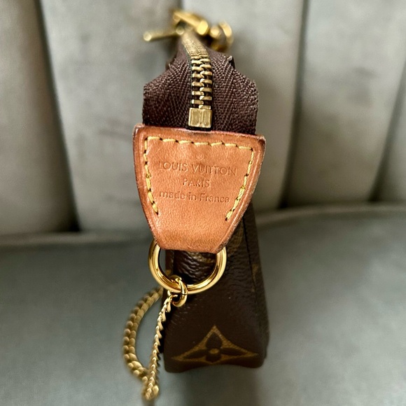 Louis Vuitton Monogram Mini Pochette - Picture 2 of 10